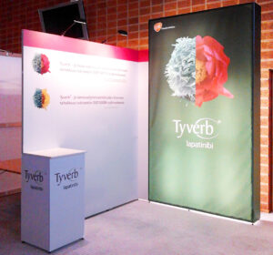 Stand d'angolo Tyverb con plinto