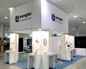 Stand fieristico Wenglor con illuminazione